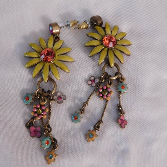 Ladies Pilgrim Earrings - Picture 2 of 5